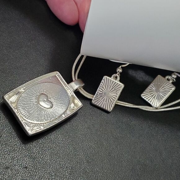 Signature NYC silver tone shimmery stone matching earring and necklace set - Picture 7 of 13